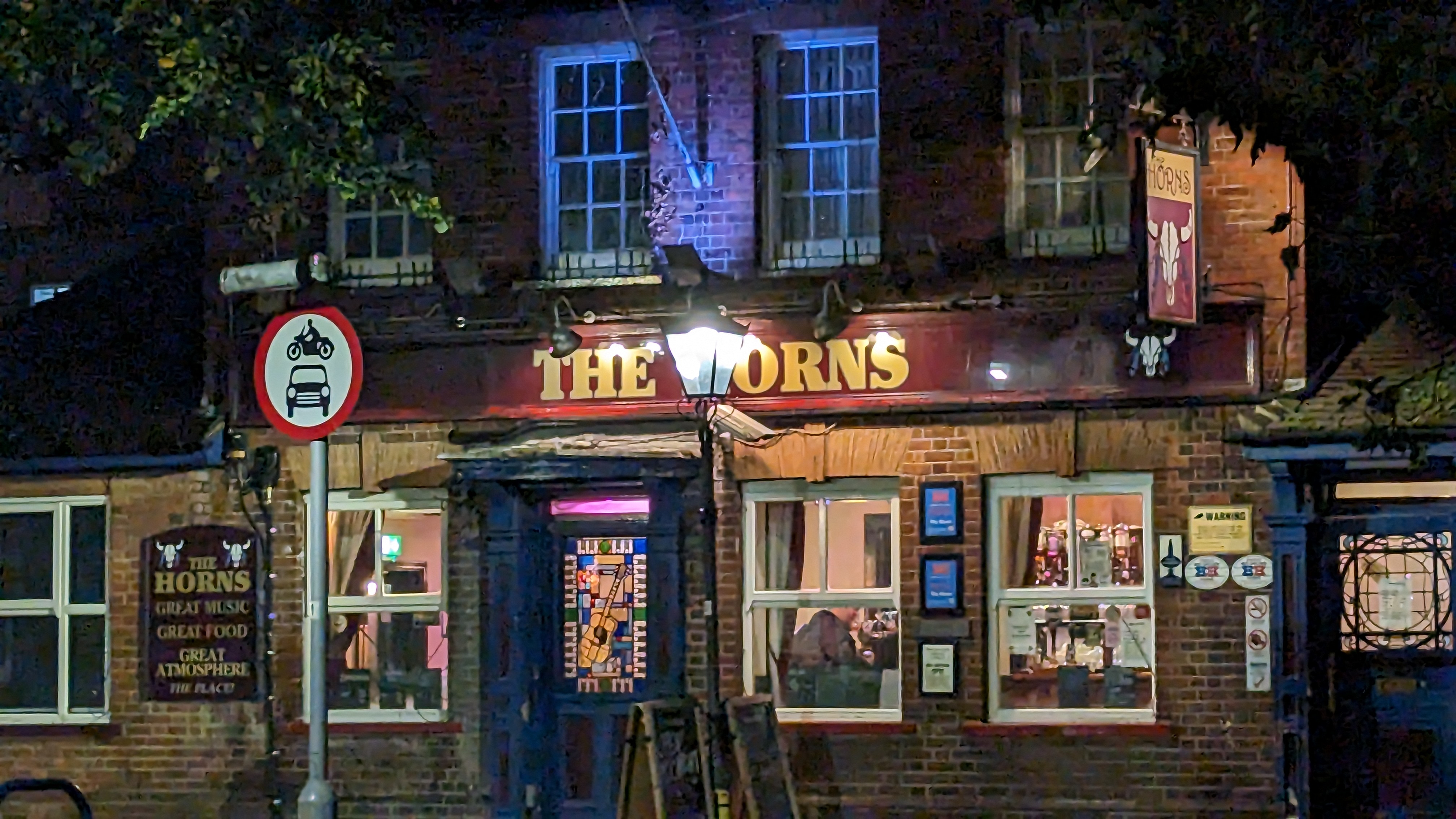 The Horns Watford pub at night